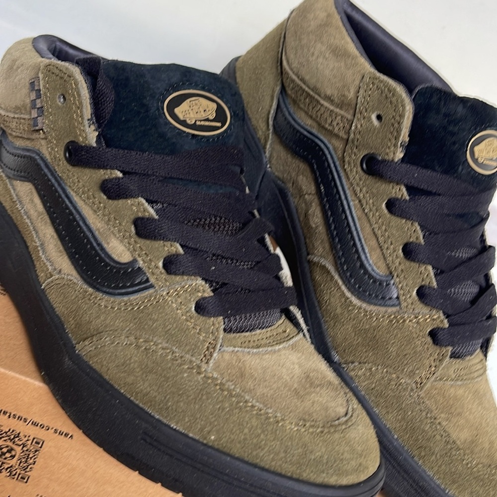 Vans WMNS Zahba Mid
Beatrice Domond Dark Olive
VN000CBSDOL
Sneakers - Picture 7 of 16